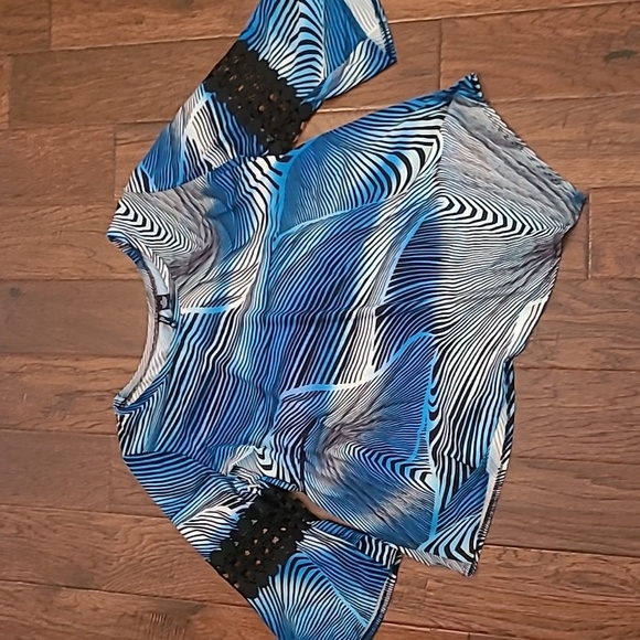 New Directions women's asymmetrical top with bell sleeves size 2X - Picture 1 of 7
